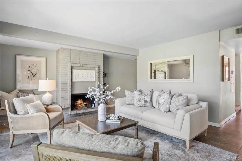 https://cdn.realtyfeed.com/cdn/127/306631799/2ef4382a7b52c3b00b252db762d3a81c.webp