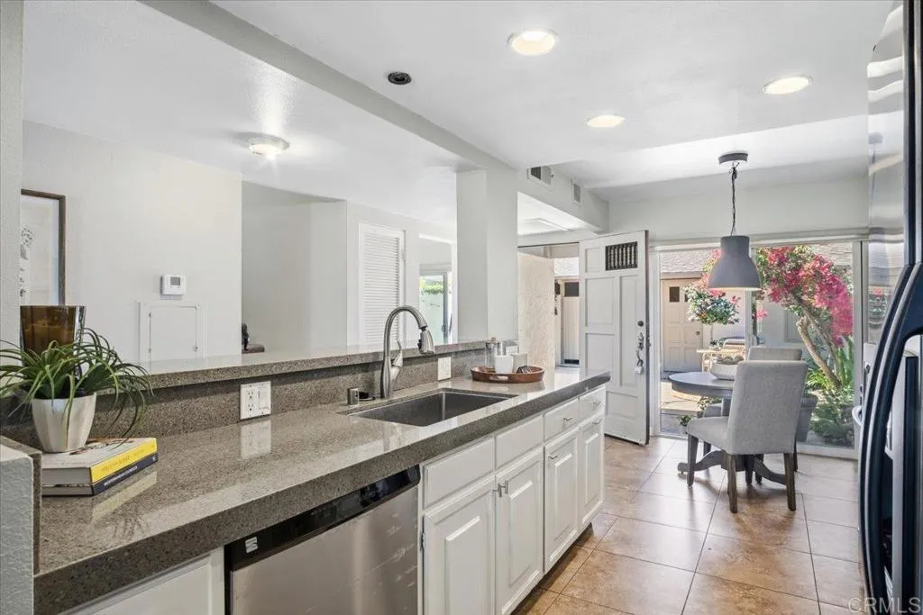 https://cdn.realtyfeed.com/cdn/127/306631799/dbbf8b348551b3e98538331851207578.webp