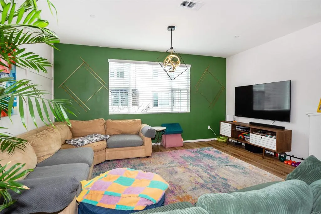 https://cdn.realtyfeed.com/cdn/127/306631870/5cb1a9305644db3234e281d659429a07.webp