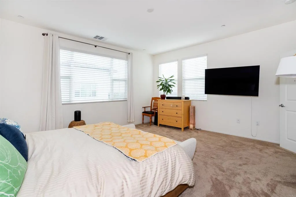 https://cdn.realtyfeed.com/cdn/127/306631870/b18346e0e8d83ec1a1b35b3218dfafb6.webp