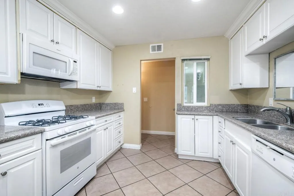 https://cdn.realtyfeed.com/cdn/127/306631933/436029213205d2738793936b308a7d0e.webp