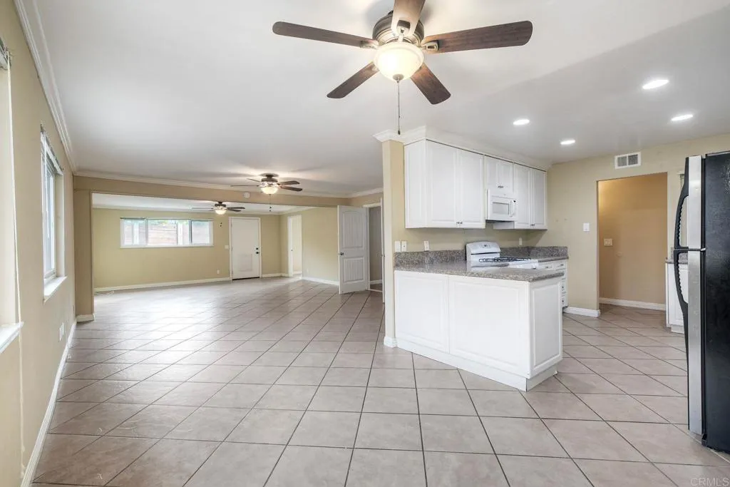 https://cdn.realtyfeed.com/cdn/127/306631933/967db78db532657912252fe839eaa990.webp