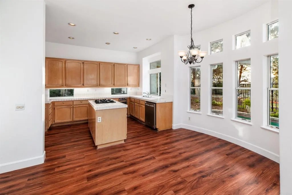 https://cdn.realtyfeed.com/cdn/127/306631939/921ac8d352244927f852a51208ab0ce1.webp