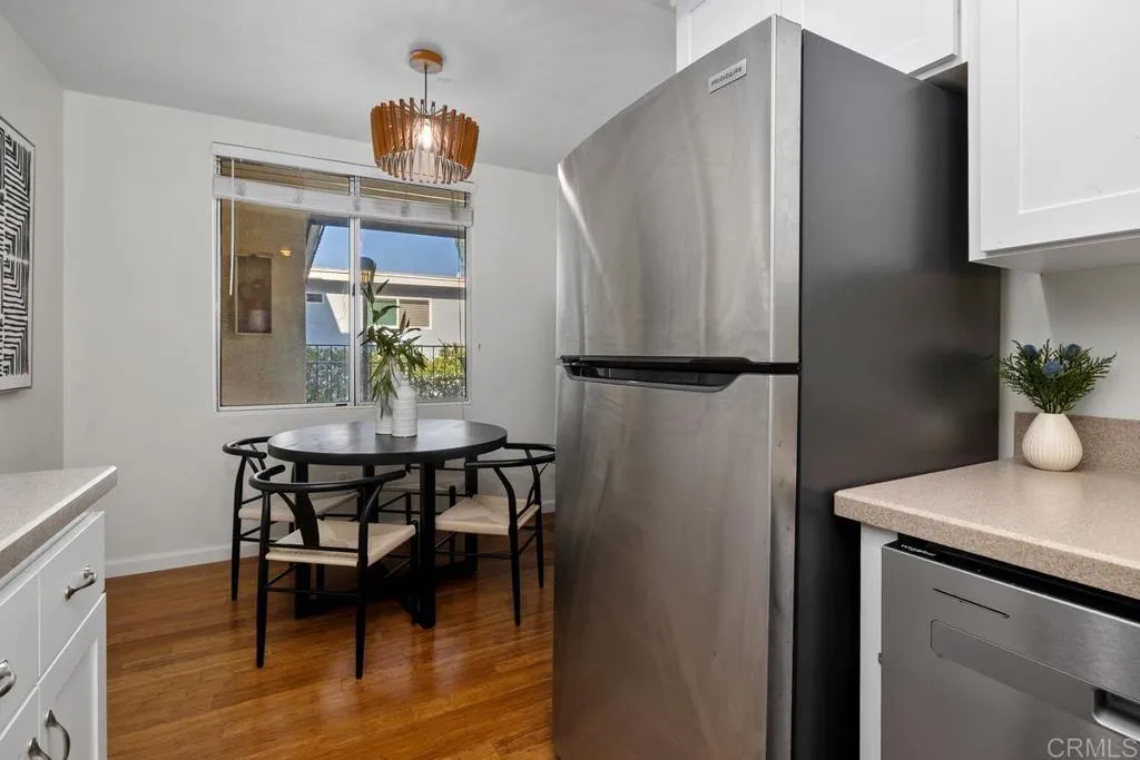 https://cdn.realtyfeed.com/cdn/127/306631974/5c2b083a38f3461afed8da7298fc5b51.webp