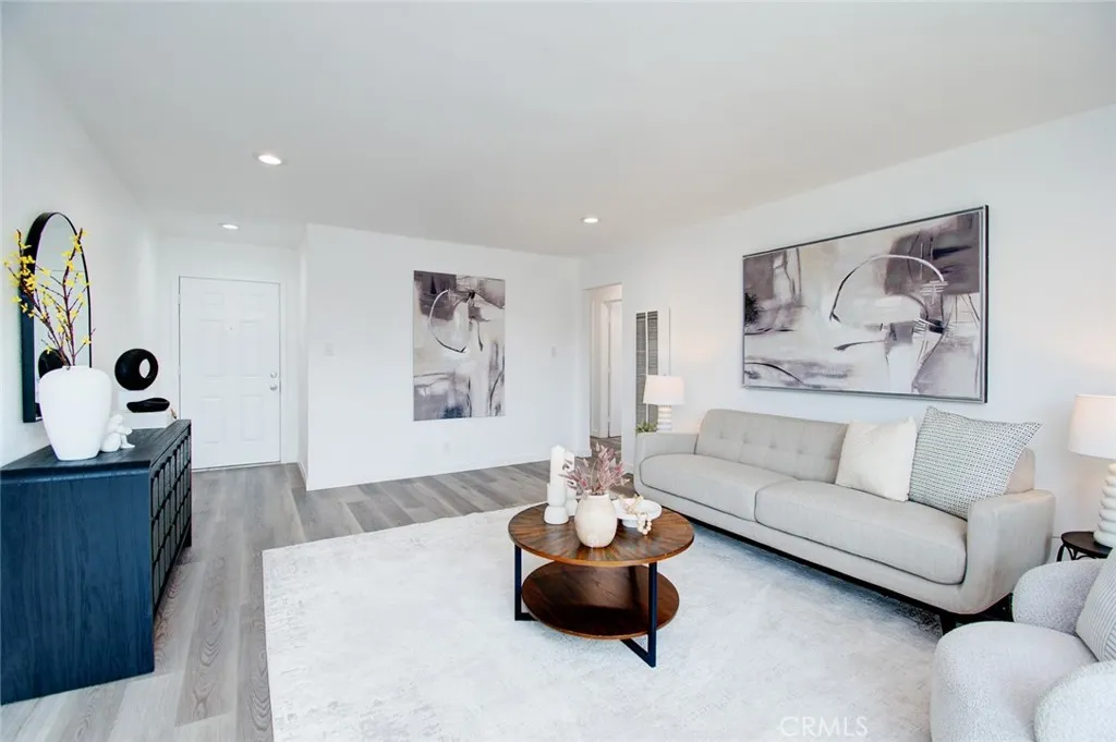 https://cdn.realtyfeed.com/cdn/127/306631986/9fe8308d0f1303ee827fc2711c750ef6.webp