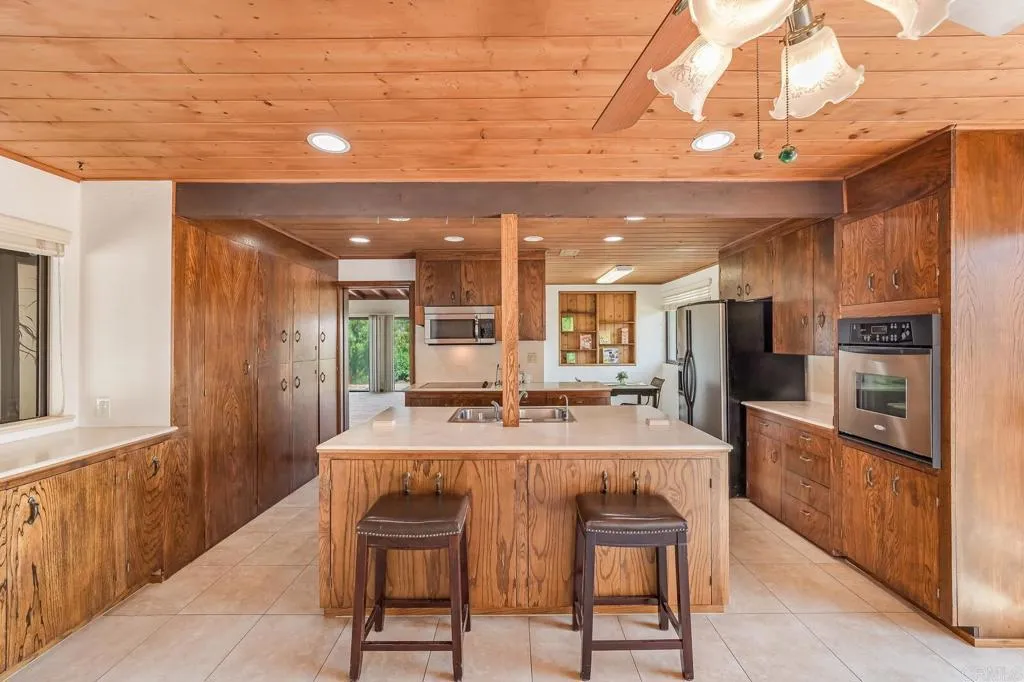 https://cdn.realtyfeed.com/cdn/127/306632068/30aa70e8848c7c22733245398608b299.webp