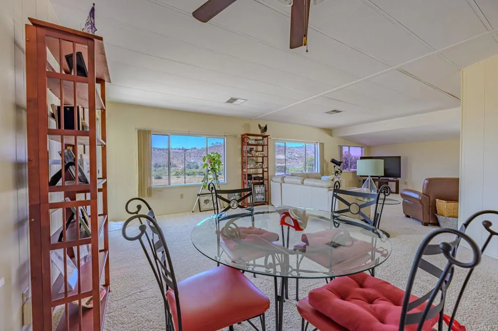 https://cdn.realtyfeed.com/cdn/127/306632160/84730104129488c7831afce3b22dd553.webp