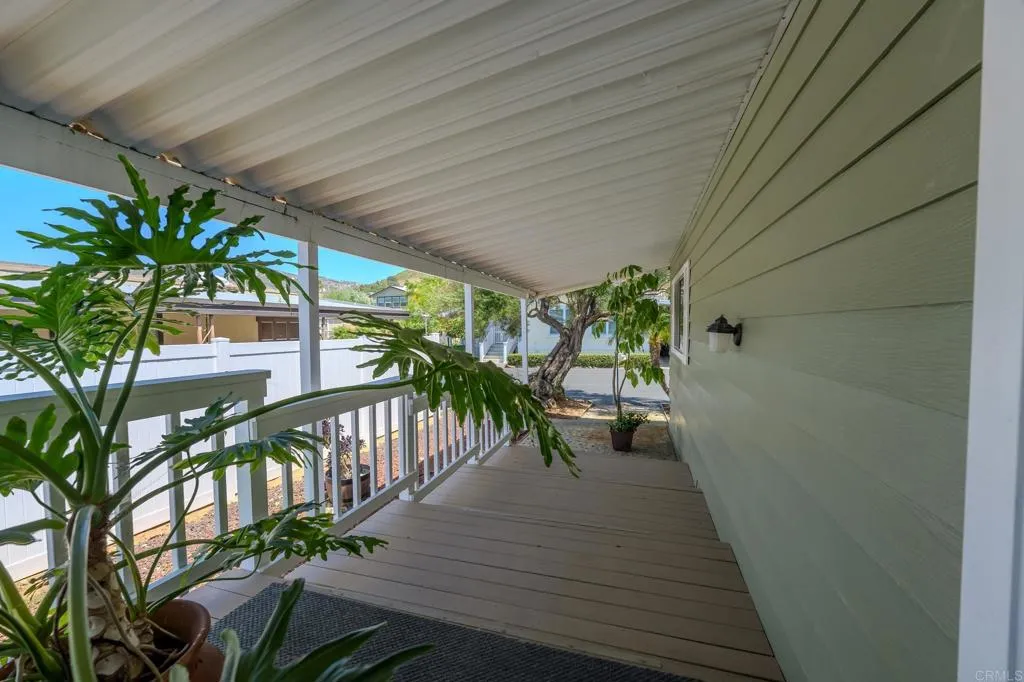 https://cdn.realtyfeed.com/cdn/127/306632160/b8bf1940ce8ed0c1ed16e74658bce307.webp
