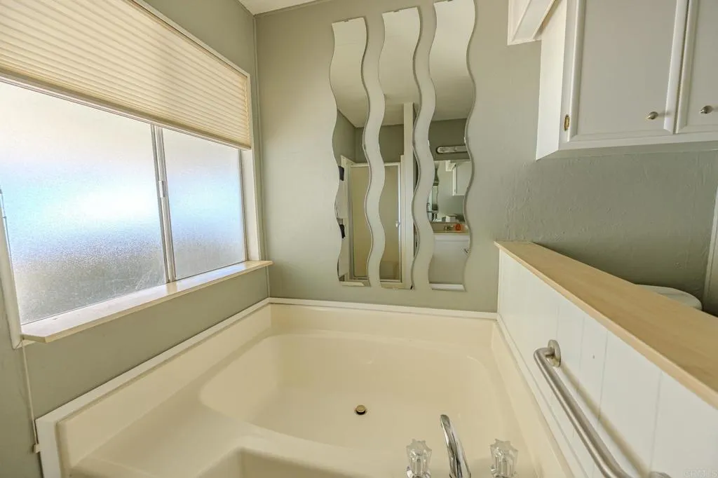 https://cdn.realtyfeed.com/cdn/127/306632160/e9672a81486e55a40485757b8822a609.webp