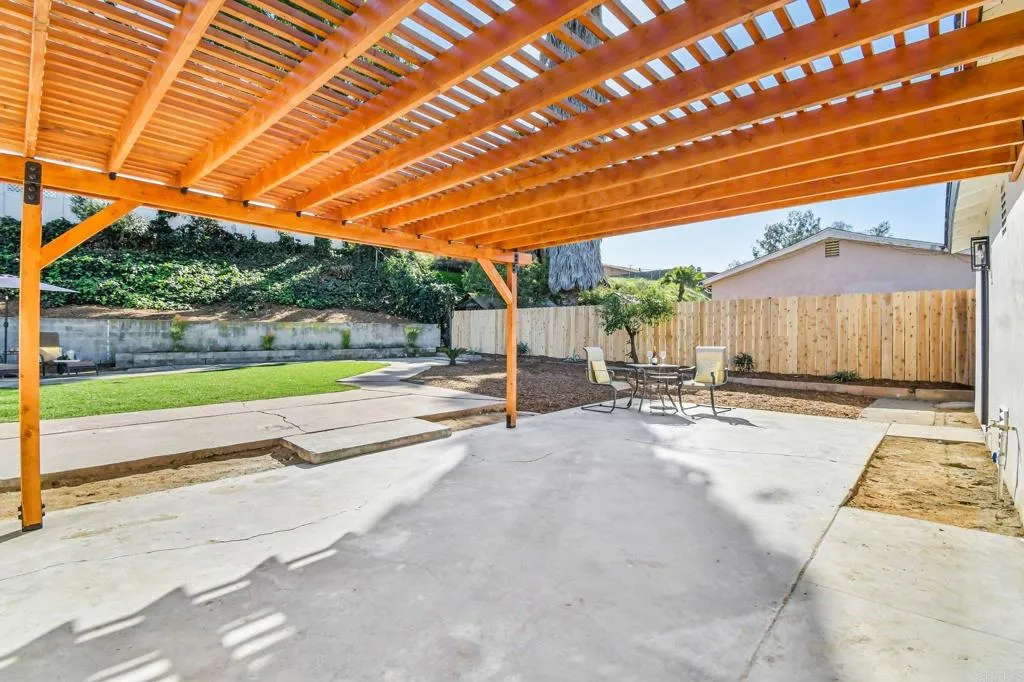 https://cdn.realtyfeed.com/cdn/127/306632179/406c55a85f67aea44912fac4fb9ac4a0.webp