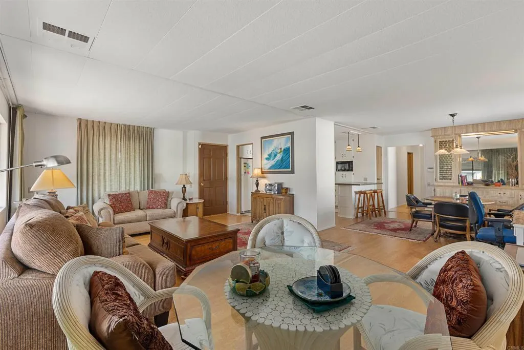 https://cdn.realtyfeed.com/cdn/127/306632342/05e64c93a3cf3639607ae872979c06f7.webp