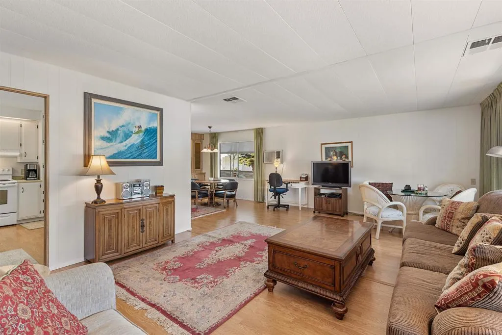 https://cdn.realtyfeed.com/cdn/127/306632342/8fbd6f958ab2e2fbbaaaee2d465f21c8.webp