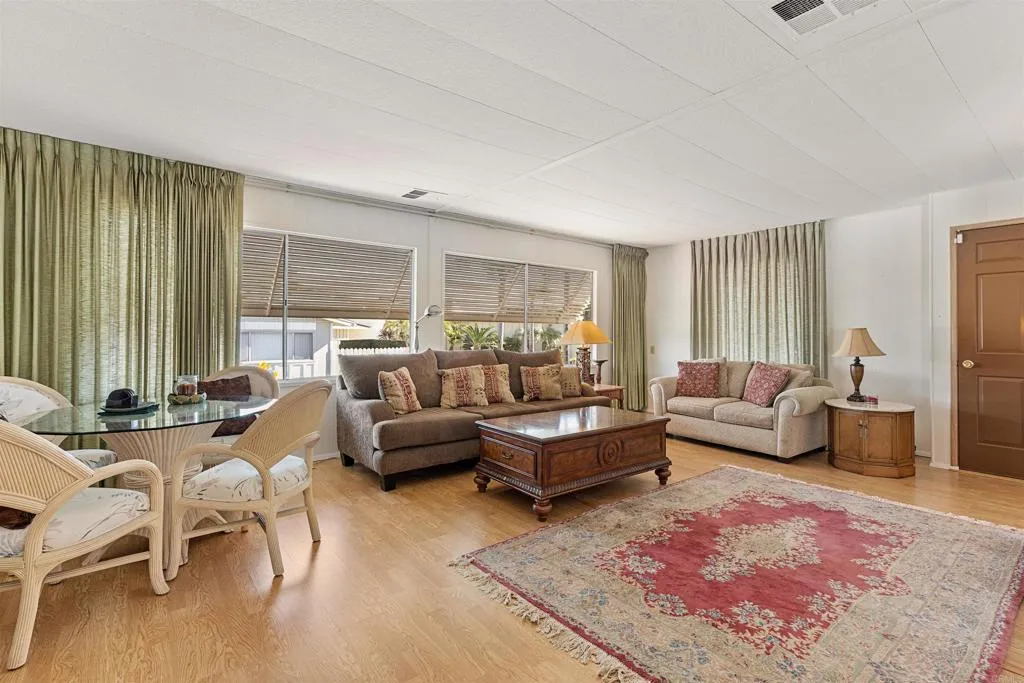 https://cdn.realtyfeed.com/cdn/127/306632342/9307b30a682312f0565a8b05ac6f7b4c.webp