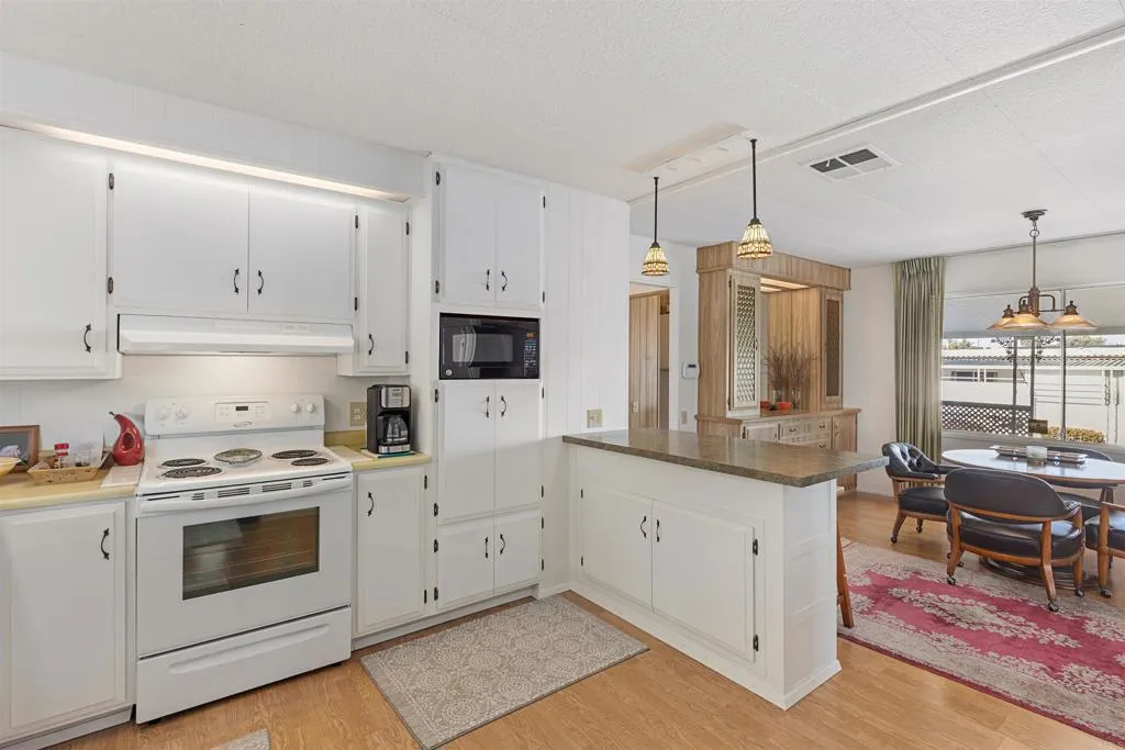 https://cdn.realtyfeed.com/cdn/127/306632342/933e4253d670f777292eef5e356acae1.webp
