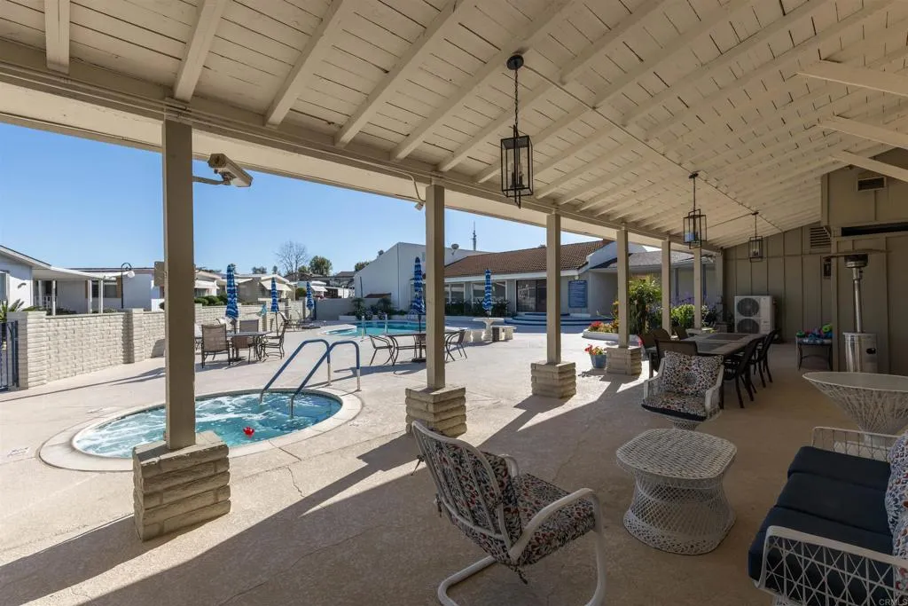 https://cdn.realtyfeed.com/cdn/127/306632342/b4dbbb45bad23049b0a8d900cf385100.webp
