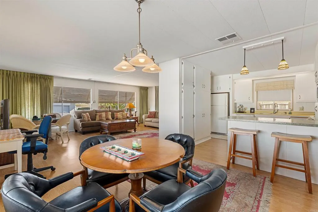 https://cdn.realtyfeed.com/cdn/127/306632342/cf9c61a31f2c74453dfbb6b0f6175b42.webp