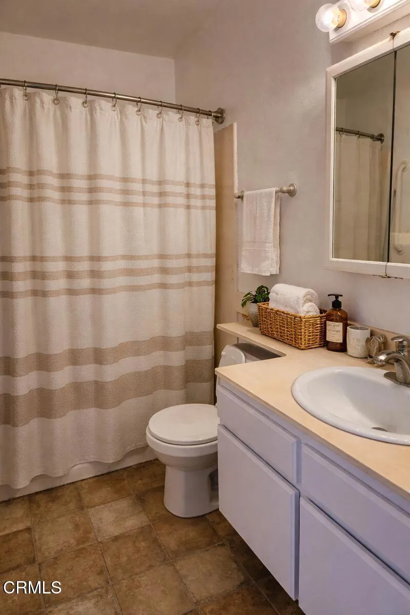 Photo #4: V1-34402 Listing: Photo #4