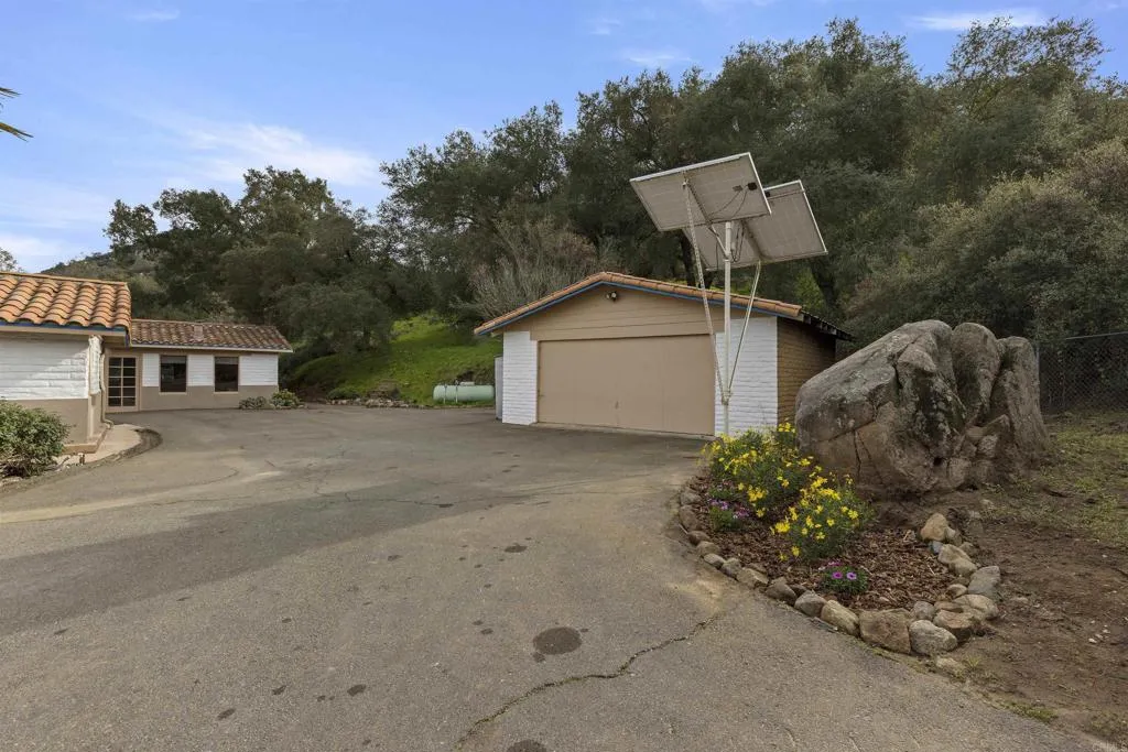 14215 WOODS VALLEY RD, Valley Center, CA, 92082
