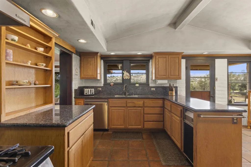 https://cdn.realtyfeed.com/cdn/127/306632429/dea5e1bb053b39ade9ecd9247e0e8127.webp