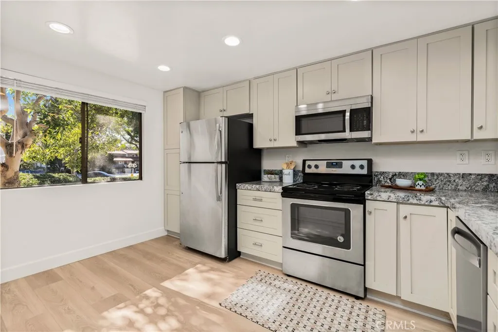 https://cdn.realtyfeed.com/cdn/127/306632436/a1b76ba8361ad3457293caf223f75e91.webp