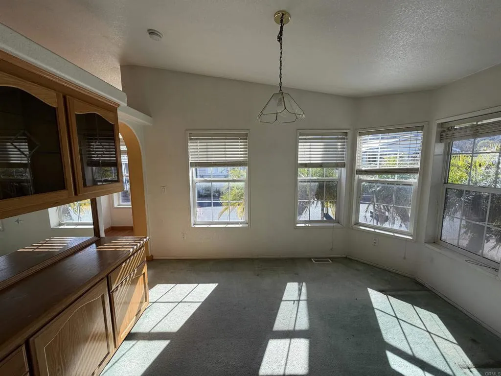 https://cdn.realtyfeed.com/cdn/127/306632564/7ccd39a2a793b524199e0a8025aa94ce.webp
