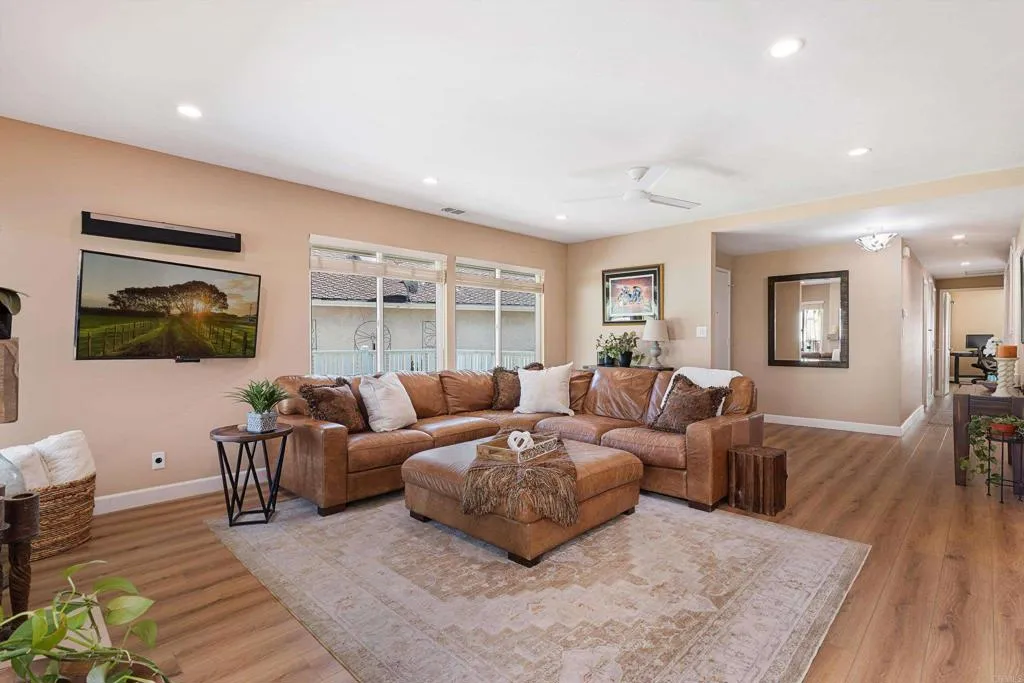 https://cdn.realtyfeed.com/cdn/127/306632584/30cf1a5a43a30e1c93687bbe2364a572.webp