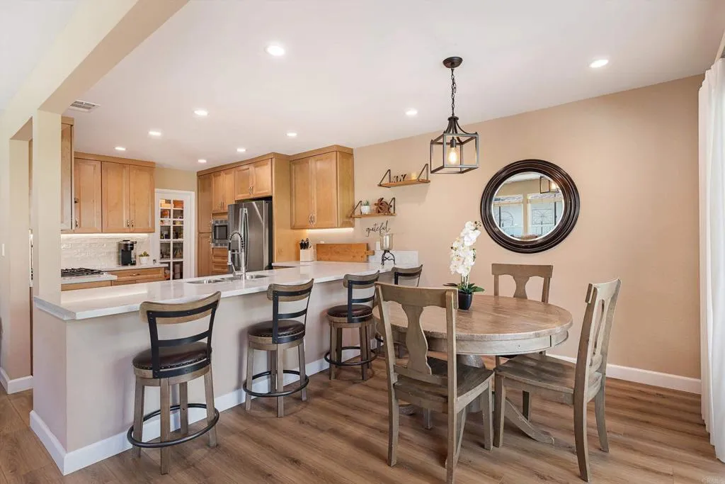 https://cdn.realtyfeed.com/cdn/127/306632584/4db2e13bce1212bba34d8864bea90131.webp
