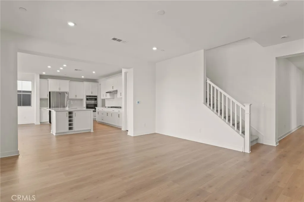 https://cdn.realtyfeed.com/cdn/127/306632615/0534197ae632ea91c3874fc2df9bb809.webp