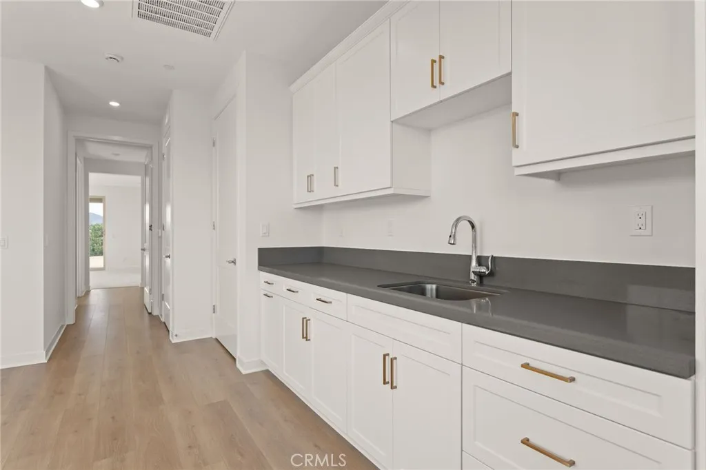https://cdn.realtyfeed.com/cdn/127/306632615/3b42a8121a70f504ae89b73c20d09b60.webp