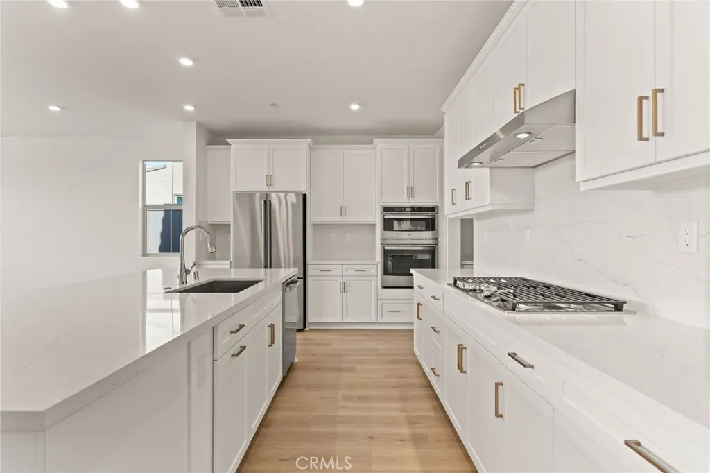 https://cdn.realtyfeed.com/cdn/127/306632615/4df9d7bb4f7d408bd7f98a7dd528f354.webp