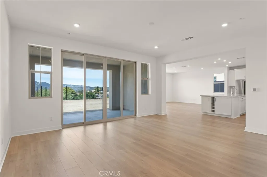 https://cdn.realtyfeed.com/cdn/127/306632615/e36df3bc28c644eea1940555df1ceeb6.webp