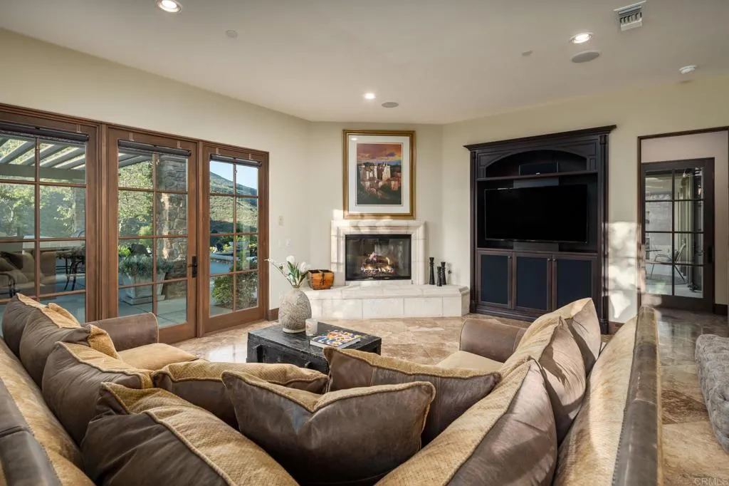 https://cdn.realtyfeed.com/cdn/127/306632671/1357c991324651c114b7b6756a900962.webp