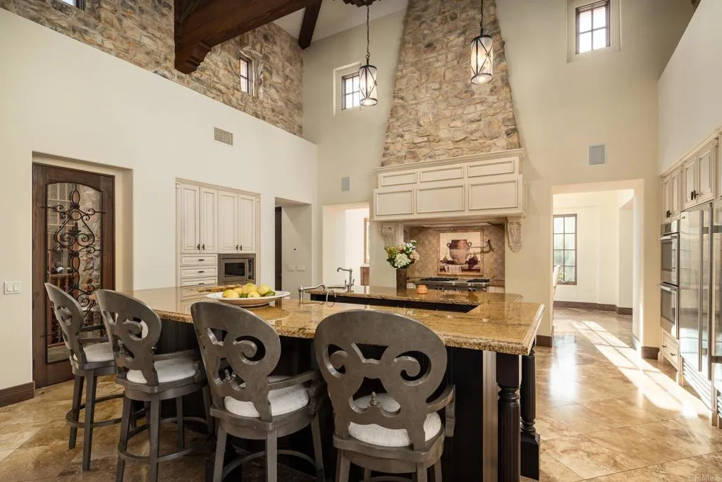 https://cdn.realtyfeed.com/cdn/127/306632671/1defef7763ad5a8497f0eb069140209e.webp