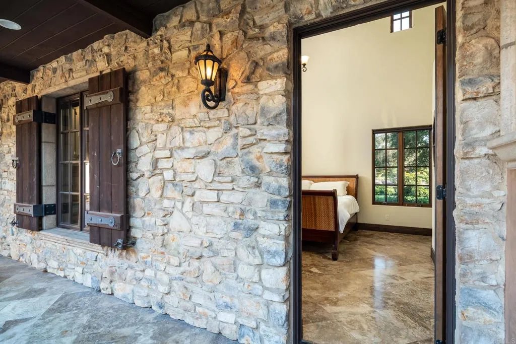 https://cdn.realtyfeed.com/cdn/127/306632671/50accbdb31e303c0e063d65497ed8877.webp