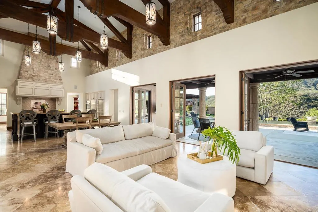 https://cdn.realtyfeed.com/cdn/127/306632671/d89416a22e6f5089502f67834b858494.webp