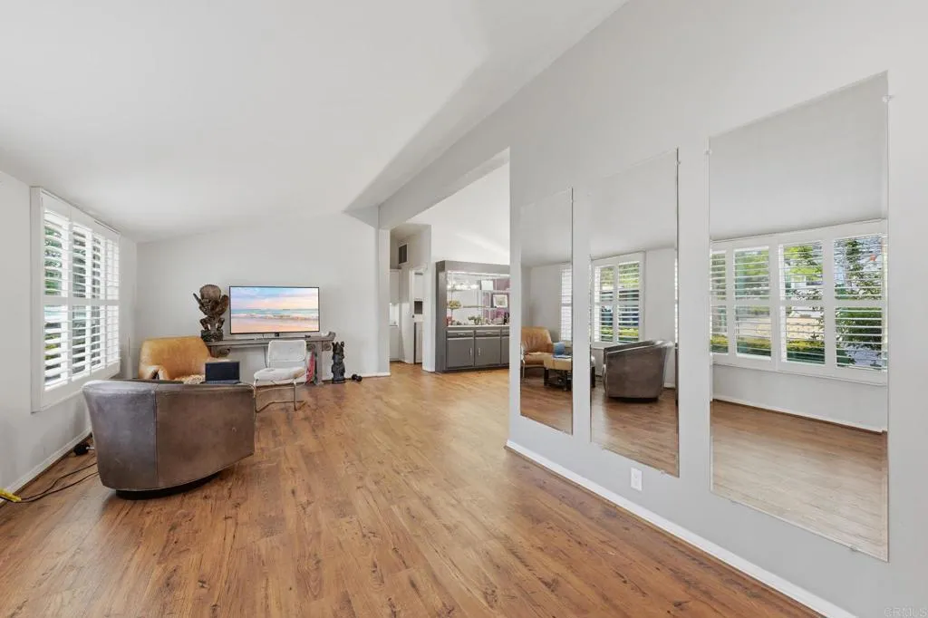 https://cdn.realtyfeed.com/cdn/127/306632834/66a068363a17d4fa940fb573a33321d9.webp