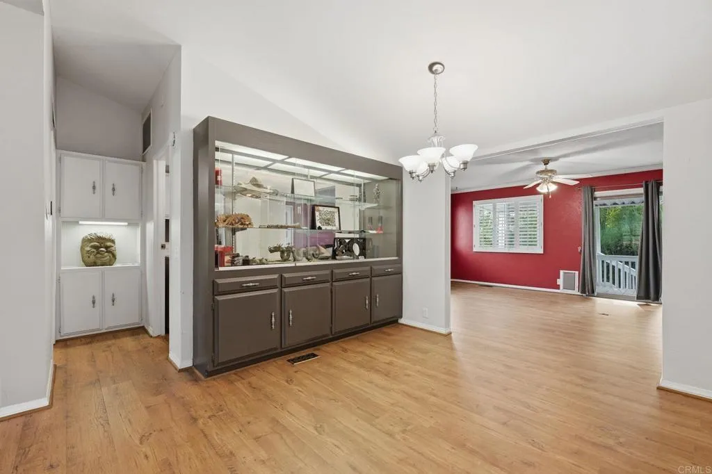 https://cdn.realtyfeed.com/cdn/127/306632834/de7f346d9f9f868310681cd9e9431136.webp
