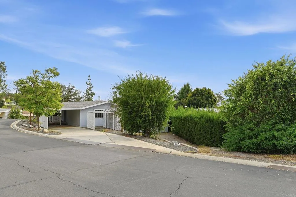 https://cdn.realtyfeed.com/cdn/127/306632834/fabc8440c25682e811f081e0bdb3e550.webp