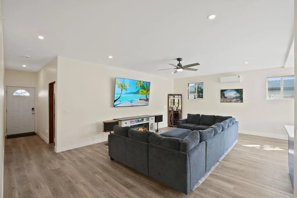 https://cdn.realtyfeed.com/cdn/127/306632851/09c33875569940874f9da01599737bb5.webp