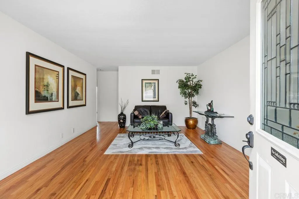 https://cdn.realtyfeed.com/cdn/127/306632886/817f2216a1721138a51a176a1451879b.webp