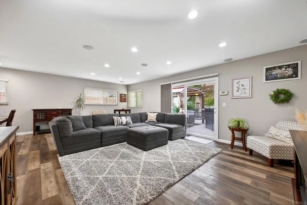 https://cdn.realtyfeed.com/cdn/127/306633042/2257a184645ed54766ab90afa3516af9.webp
