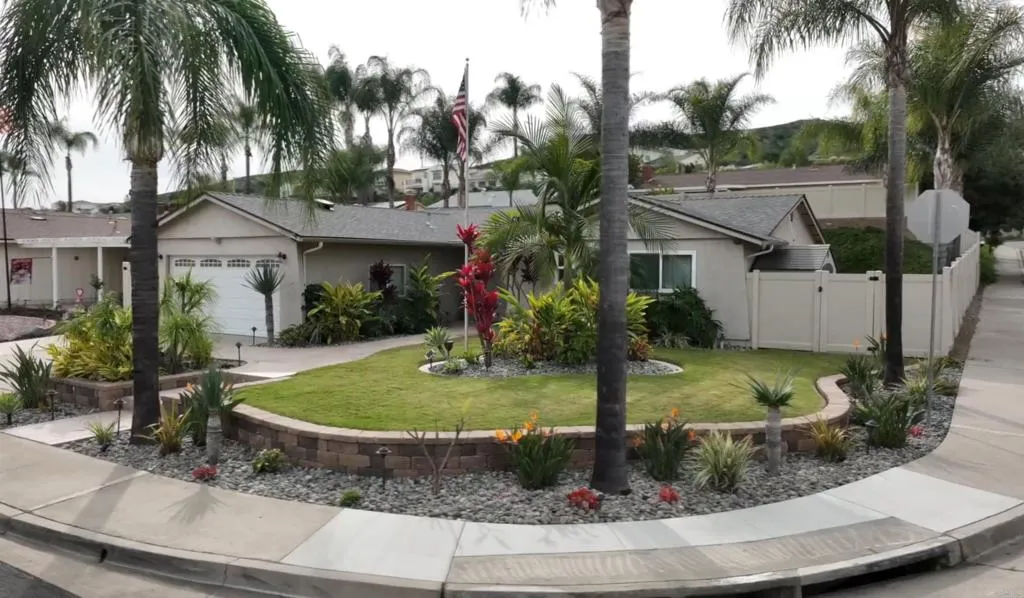 https://cdn.realtyfeed.com/cdn/127/306633042/52bf0040acb450a51283e6818dd984aa.webp