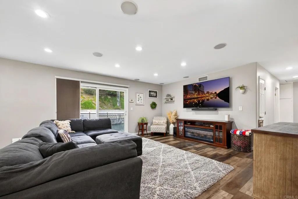 https://cdn.realtyfeed.com/cdn/127/306633042/a5201ba8f9411aad3b02401ad9862bdf.webp