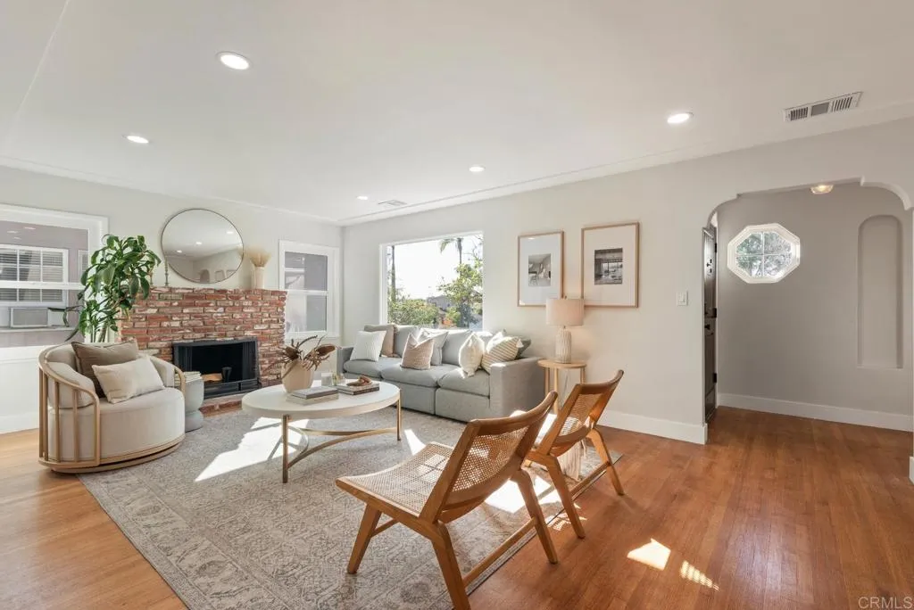 https://cdn.realtyfeed.com/cdn/127/306633058/31ce005155cac65a869d5984122e432d.webp