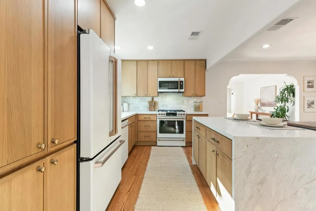 https://cdn.realtyfeed.com/cdn/127/306633058/33852ee8532ebf4488c685e4a74ffe1b.webp