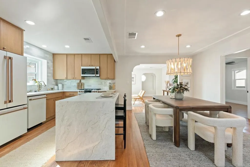 https://cdn.realtyfeed.com/cdn/127/306633058/fa58d17e801960254c273ce7505570f6.webp