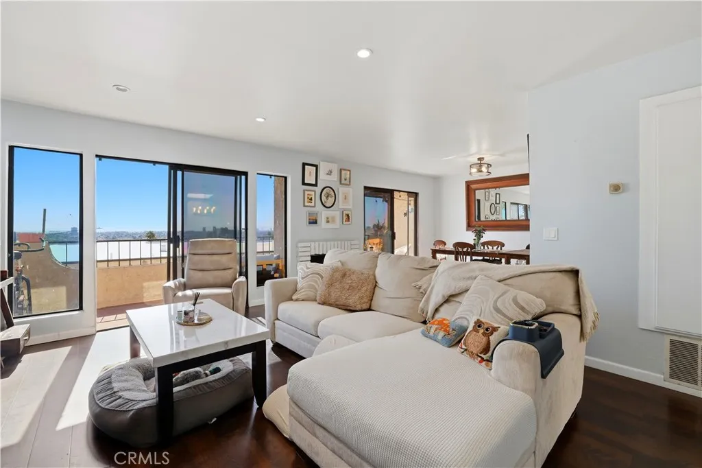 2123 Temple, Signal Hill, CA 90755