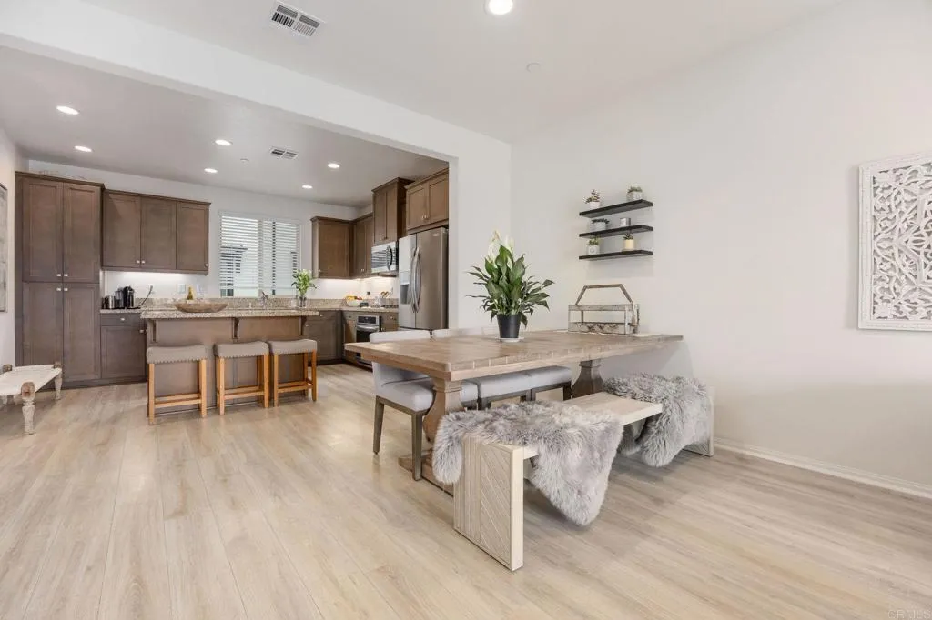https://cdn.realtyfeed.com/cdn/127/306633150/08383652c838939cb163ee630ca74b1b.webp