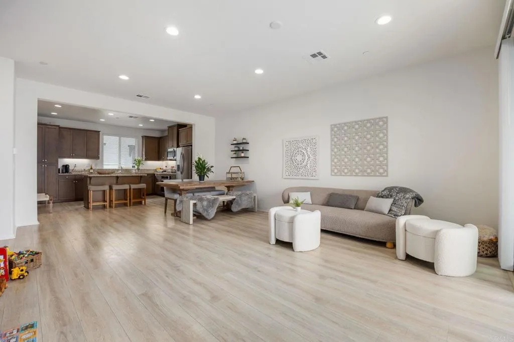 https://cdn.realtyfeed.com/cdn/127/306633150/62e0a1bf141a3941fe6fd392b0ec7b5e.webp