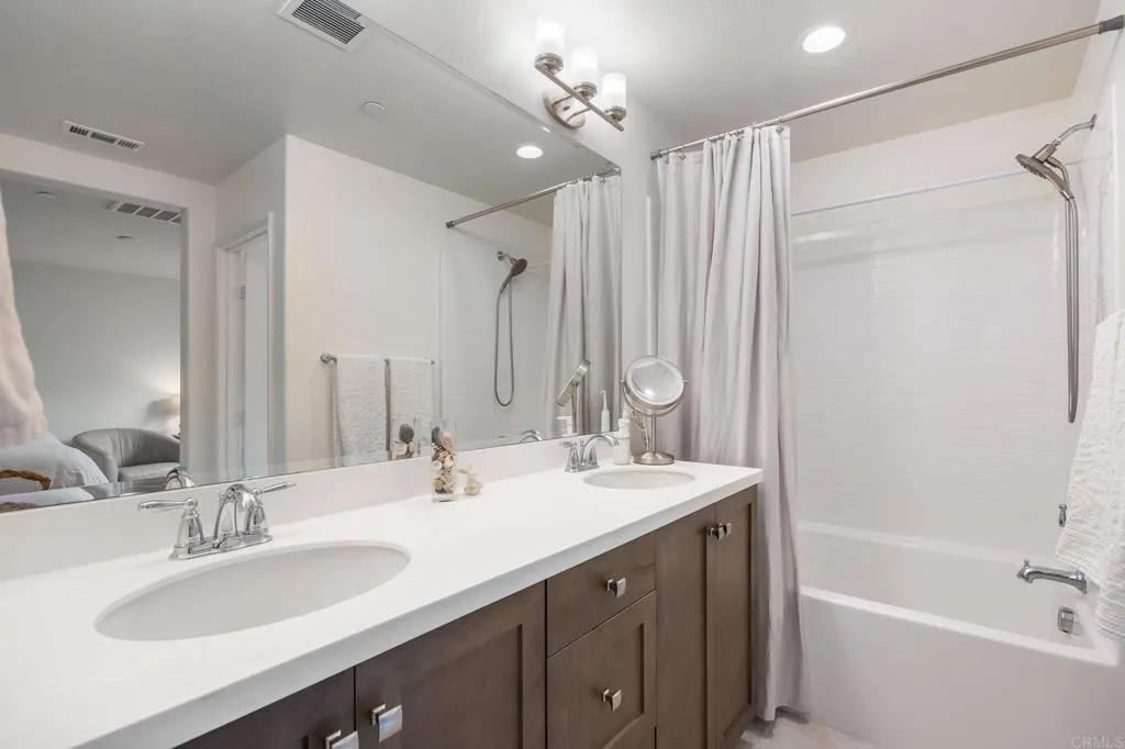 https://cdn.realtyfeed.com/cdn/127/306633150/87a413c8e19b2eea2eafff192a12309c.webp